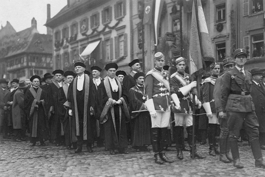 rektor-heidegger-others-nazigermany-freiburg-1933